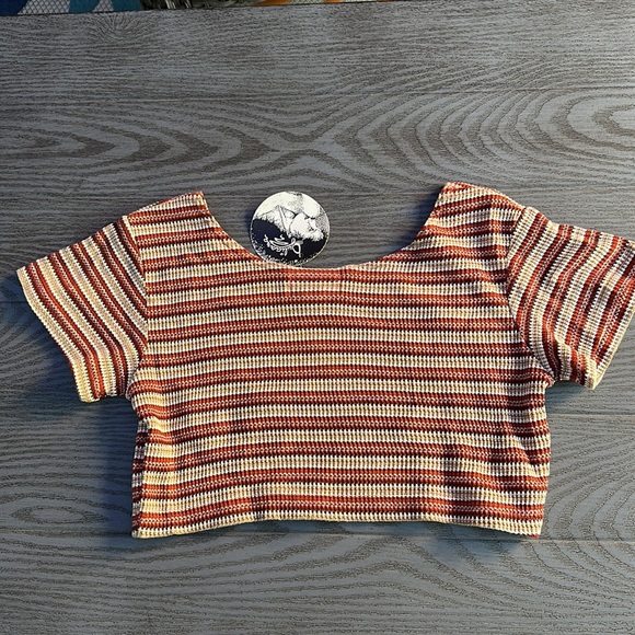 Woman’s Vintage Crop Top- New with tags - Picture 3 of 3